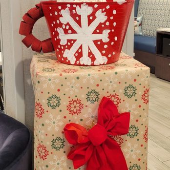 Hampton Inn Cedar Falls Downtown - Such cute decorations! - Hotels Near Me - Cedar Falls, Iowa