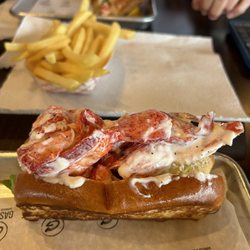 Gaskins Barbecue and Lobster - Wicked lobster roll
