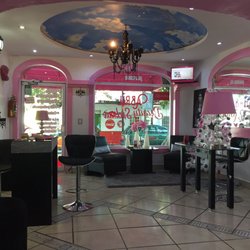 Abril Beauty Salon - Clean and pretty space