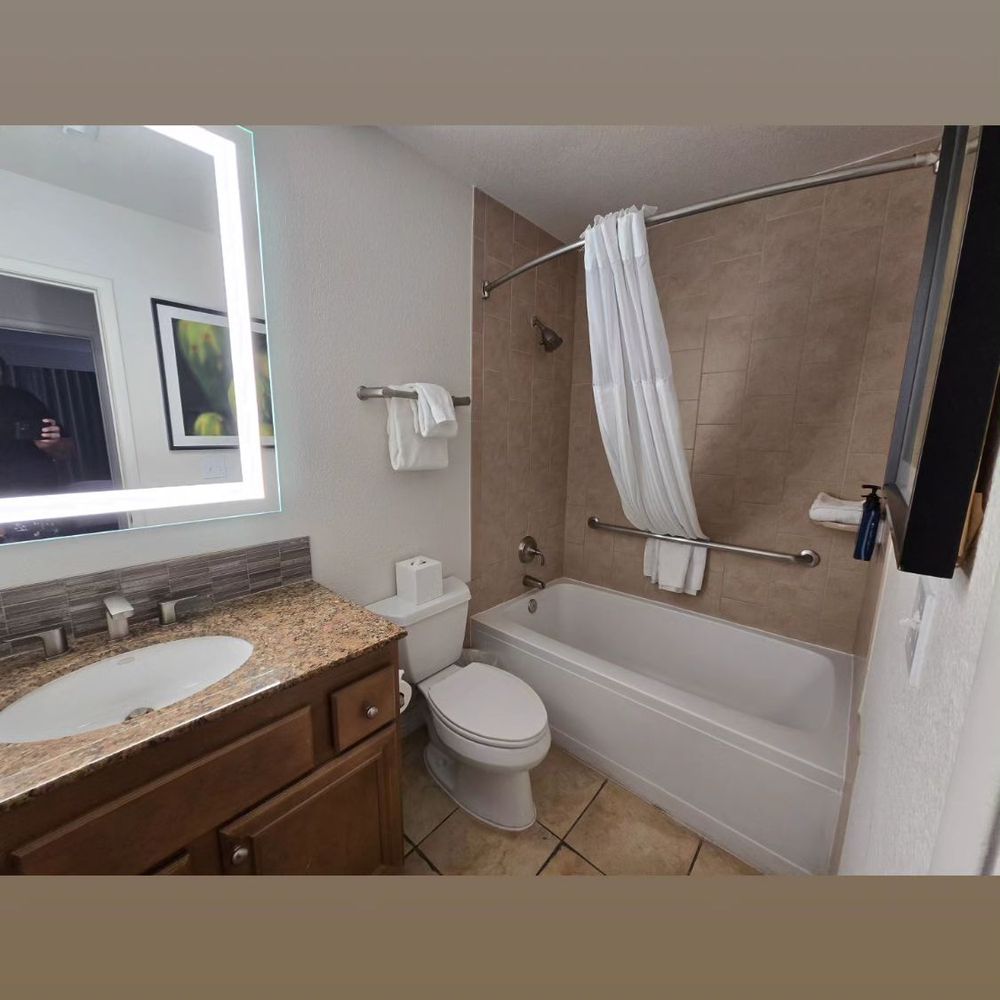Desert Rose Resort - Bathroom #2 - Hotels Near Me - Las Vegas, Nevada Desert Rose Resort - Bathroom #2 - Hotels Near Me - Las Vegas, Nevada