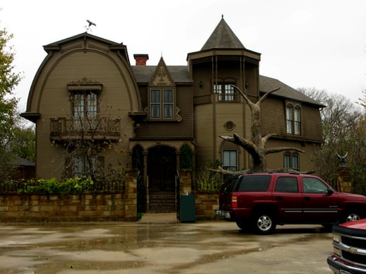 Munster Mansion by null