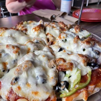 Marcine’s - Homemade deep dish deluxe pizza - Pubs Near Me - Mount Horeb, Wisconsin