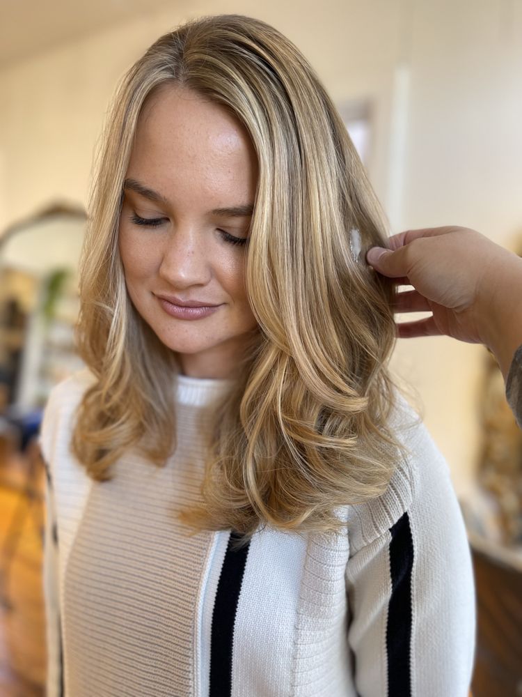 Mint & Honey Salon Logo