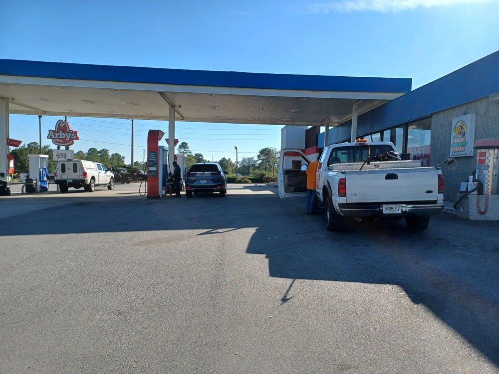 FAST TRACK MOBIL STATION Updated May 2024 10 Photos & 10 Reviews 5200 South Jefferson St