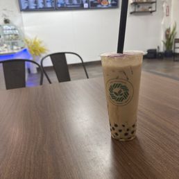 Crème brûlée milk tea with black boba
