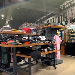 Zumiez - The clothes my daughters like