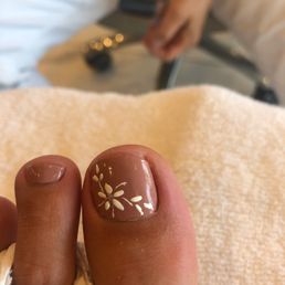Flower pedicure design by Tina!!! Flower pedicure design by Tina!!!