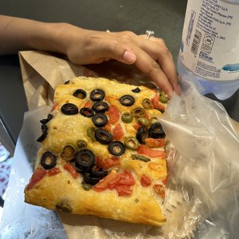 La Cambusa - Focaccia with olives and tomatoes - Pizza Near Me - Manarola, SP La Cambusa - Focaccia with olives and tomatoes - Pizza Near Me - Manarola, SP