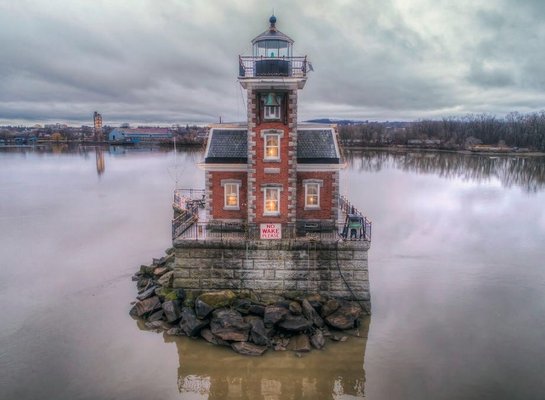 Hudson Athens Lighthouse by null