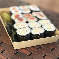 Raw N Dash - Maki trio: salmon, spicy bluefin & blue crab