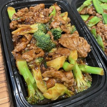 China Spring - B4. Beef with Broccoli - Chinese Near Me - Chicago, Illinois