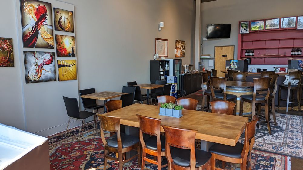 Cougar Crest Estate Winery - vineyard in Lake Oswego, OR