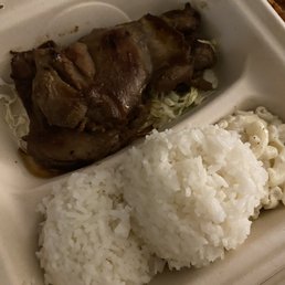1 Teri beef and half of a bbq chicken with 2 huge scoops rice and half a scoop mac. Very disappointed 1 Teri beef and half of a bbq chicken with 2 huge scoops rice and half a scoop mac. Very disappointed