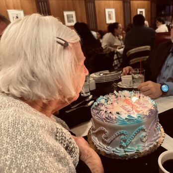 Gibsons Bar & Steakhouse - Birthday cake - Steakhouses Near Me - Rosemont, Illinois Gibsons Bar & Steakhouse - Birthday cake - Steakhouses Near Me - Rosemont, Illinois