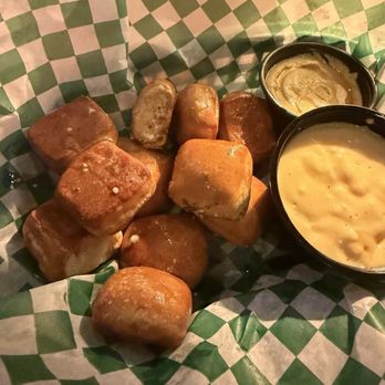 Piccadilly Pub - Pubs Near Me - Chicago, Illinois Piccadilly Pub - Pubs Near Me - Chicago, Illinois