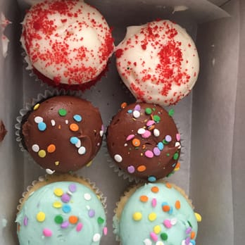 SusieCakes - Mini cupcakes: red velvet, chocolate & vanilla - Bakeries Near Me - Costa Mesa, California