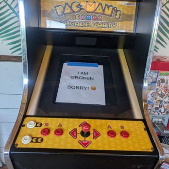 Hamburger Hut - Vintage Pac Man! Too bad it's not working. :( - Cocktail Bars Near Me - Encinitas, California