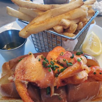 Big B’s Fish Joint - Lobster roll with fries - Seafood Near Me - Atlanta, Georgia