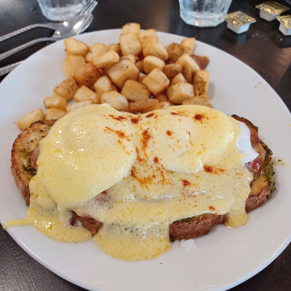 Le Peep Restaurant - Bennies - Breakfast & Brunch Near Me - Indianapolis, Indiana