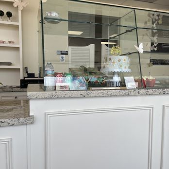 Chic Sweets Bakery - The goody holder - Cupcakes Near Me - Houston, Texas