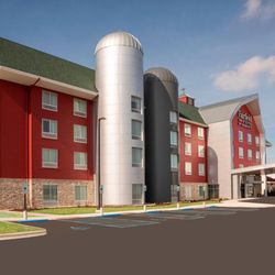 Fairfield by Marriott Inn & Suites Fair Oaks Farms
