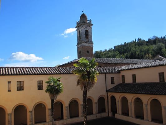 Cloister of Monache Hostel Volterra by null