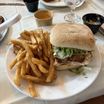 Crow River Winery - Smash Burger - Wineries Near Me - Hutchinson, Minnesota