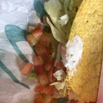 Taco Bell - Sloppy ass Taco with meat that was damn near cold! - Fast Food Near Me - Daly City, California