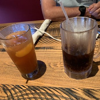 Ruby Tuesday - Iced Peach Tea and mug of Root Beer - American Near Me - Orange Park, Florida