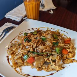 Chicken drunken noodles