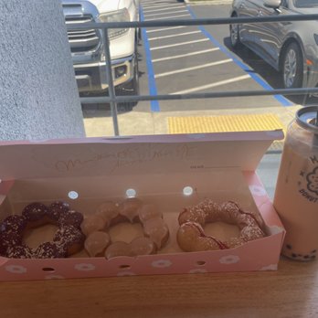 Mochi Lounge - Ube, original glazed, raspberry funnel cake & Thai Iced Tea Boba - Donuts Near Me - Anaheim, California