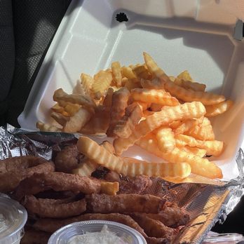 The Lobster Hut - Fried & onion rings - Food Trucks Near Me - Milford, Connecticut The Lobster Hut - Fried & onion rings - Food Trucks Near Me - Milford, Connecticut