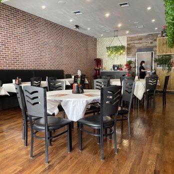 Pho Tan - Seating area - Vietnamese Near Me - Flushing , New York