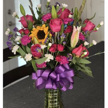 Flower Art - Ridiculous arrangement that was delivered. - Florists Near Me - North Las Vegas, Nevada Flower Art - Ridiculous arrangement that was delivered. - Florists Near Me - North Las Vegas, Nevada