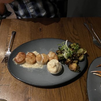 Paddlefish - Scallops over cauliflower purée (extra purée on the side!) and Brussels - Seafood Near Me - Orlando, Florida Paddlefish - Scallops over cauliflower purée (extra purée on the side!) and Brussels - Seafood Near Me - Orlando, Florida