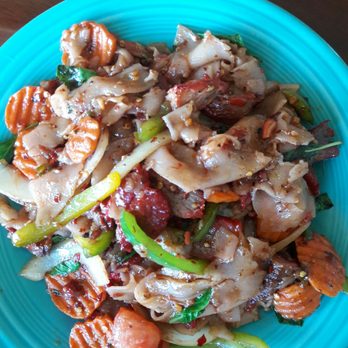 Saigon -2- Siam Bistro - Drunken Noodle with Sweet BBQ Pork (extra spicy) - Vietnamese Near Me - Gilroy, California