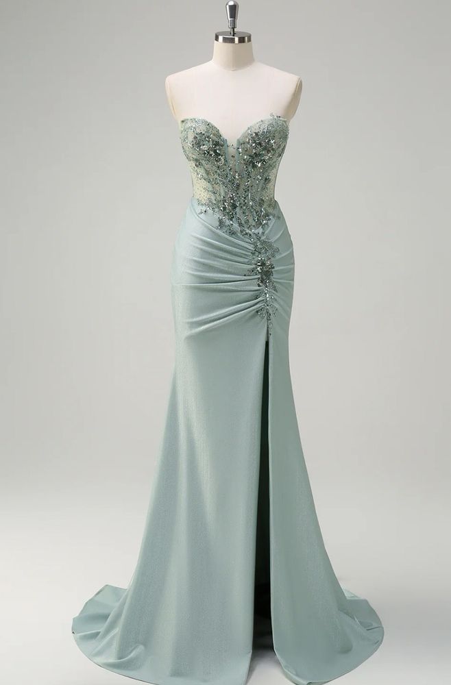 Razarun Dresses & Tailoring Logo