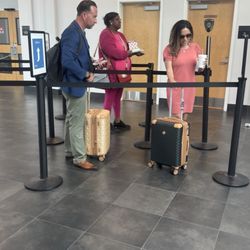 Tupelo Regional Airport - The entire TSA line !!