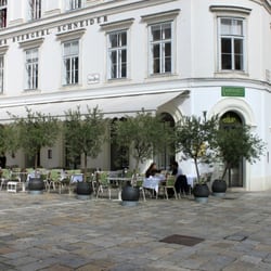 Ella's