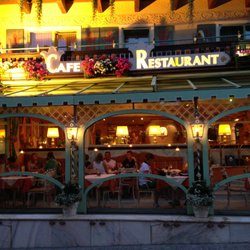 Restaurant Bauer - Blick von Strasse auf Wintergarten