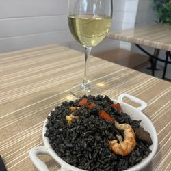 La Paella - Black paella - soooooo good!