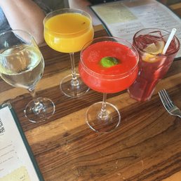 White wine, mango martini, pink bikini martini, Hibiscus Lemonade (the martinis were a bit too sweet).