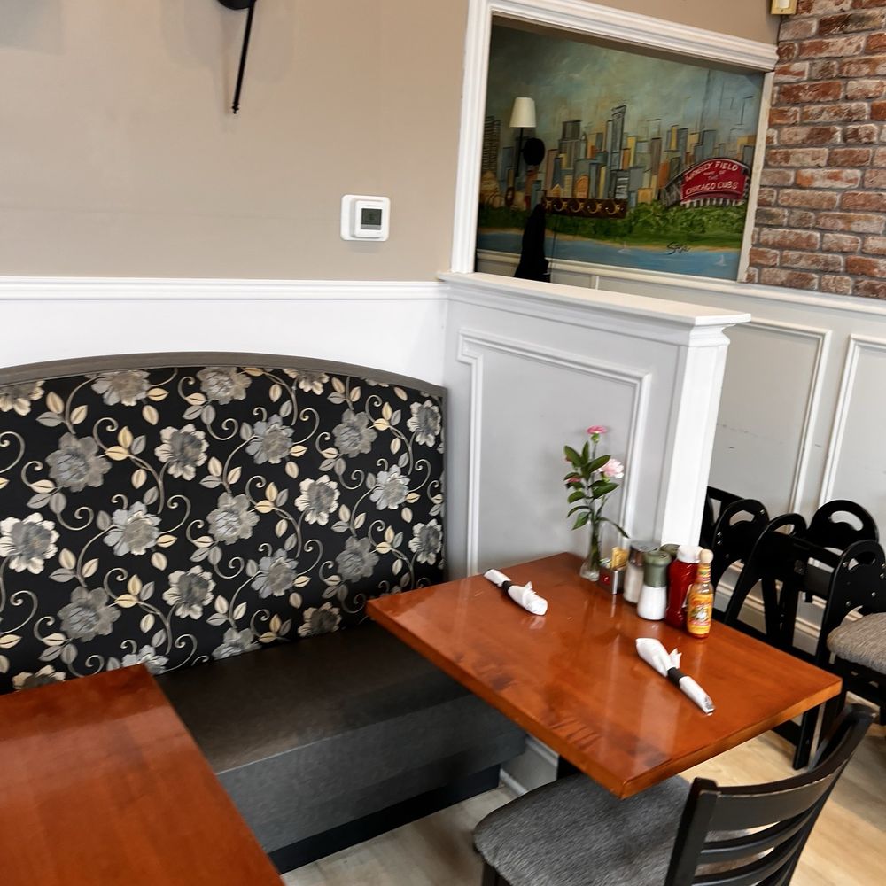 Lincoln Park Corner Kitchen - Inside - American Near Me - Chicago, Illinois Lincoln Park Corner Kitchen - Inside - American Near Me - Chicago, Illinois