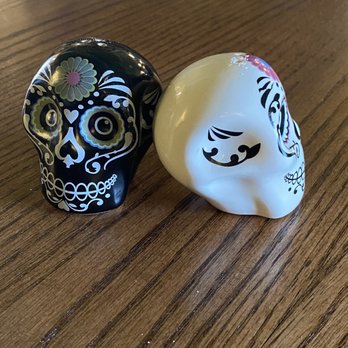 Gem City Dinor - Salt n Pepper shakers on table - Breakfast & Brunch Near Me - Erie, Pennsylvania