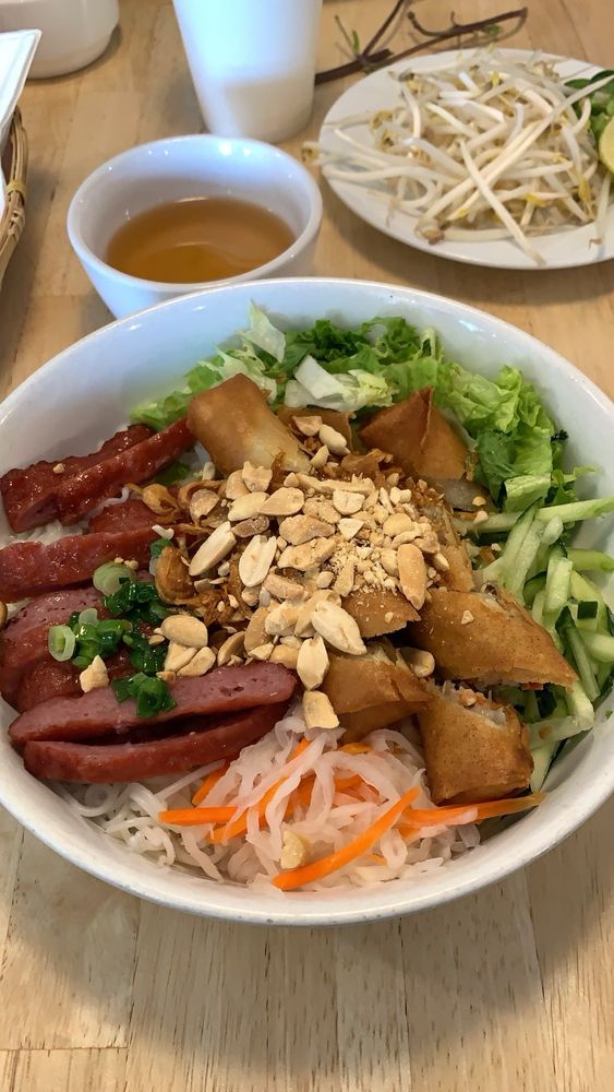 YEN Viet Kitchen - Photo 3