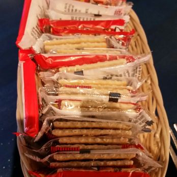Mo's Seafood & Chowder - Lots of crackers provided on each table - Seafood Near Me - Seaside, Oregon
