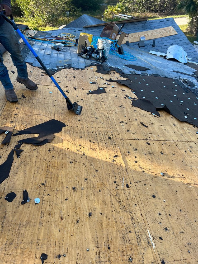 Slide of Leo Construction Roofing