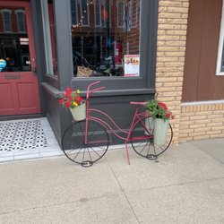 Back Alley Bicycles & Outfitters - Front