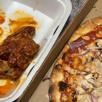 Gino's Pizza - a box of chicken wings and a pizza - Pizza Near Me - Oakville, Ontario Gino's Pizza - a box of chicken wings and a pizza - Pizza Near Me - Oakville, Ontario