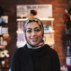 Beauty on Bank - Jummana, Level 2 stylist, make up artist!